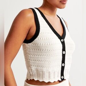 NWT Abercrombie white and black vest size small